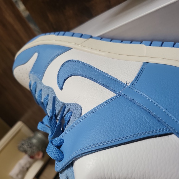 Nike Custom UNC Dunks - Picture 4 of 5